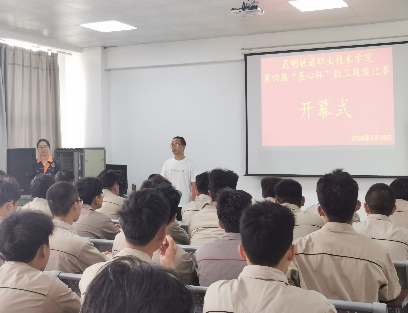 会议室里的人们描述已自动生成