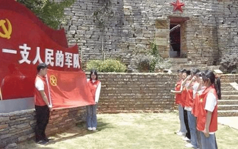 图片包含 建筑, 户外, 草, 砖描述已自动生成