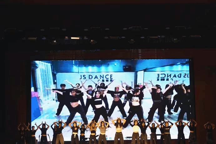 568291531c24e45e94f61597a716393